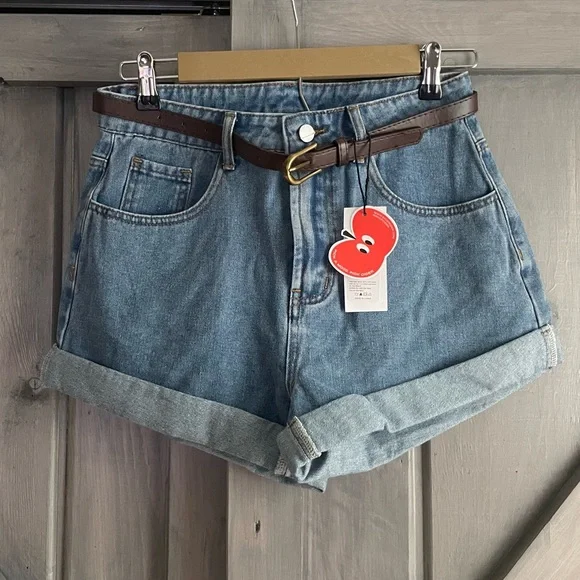 CIDER WOMENS Denim shorts with belt high waisted size M NWT - Picture 2 of 12